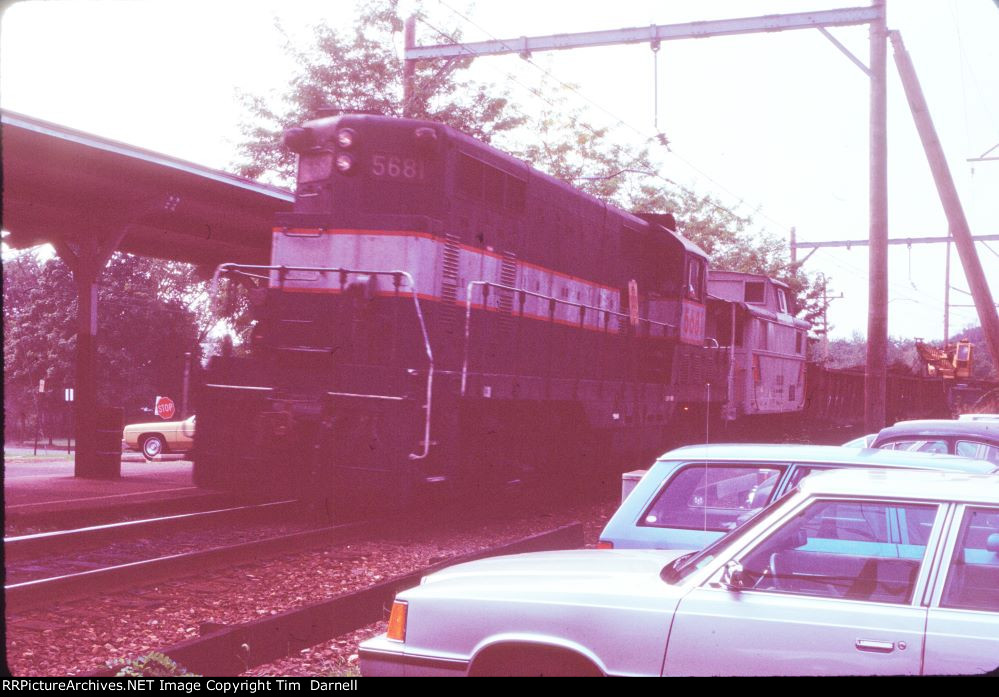 NJT 5681 on a work train